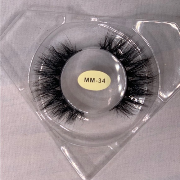 Lashes - Picture 3 of 7